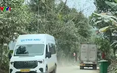 Nắng bụi, mưa lầy trên Quốc lộ 14G: Cửa hàng kinh doanh đóng cửa, tài xế né tuyến