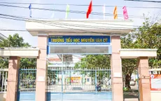 Cảnh cáo, dừng giảng dạy cô giáo sửa bài kiểm tra để hạ điểm học sinh