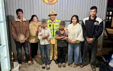 Cảnh sát giao thông kịp thời giúp đỡ hai cháu bé đi lạc hơn 30km