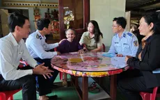 Cảnh sát biển 2 tặng quà Tết cho các Mẹ Việt Nam anh hùng và gia đình chính sách Quảng Ngãi