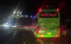 Cận Tết, xe khách tấp nập chạy đêm
