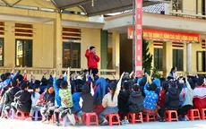 Giữ bước chân đến lớp cho học trò Y Tý 