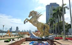 Độc đáo linh vật ngựa ghép từ tên 94 xã, phường, đặc khu ở Đà Nẵng