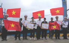 Đảo Trường Sa trao quà Tết, tiếp sức ngư dân bám biển Xuân Bính Ngọ