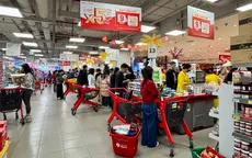 Người tiêu dùng đổ xô mua sắm ngày cận Tết