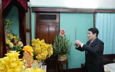 Chủ tịch nước Lương Cường dâng hương tưởng niệm Chủ tịch Hồ Chí Minh tại Nhà 67