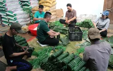 Làng Chuồn tất bật vào vụ bánh tét