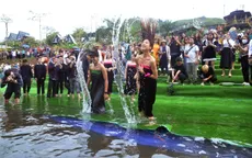 Độc đáo lễ hội gội đầu "Lung ta" ở Quỳnh Nhai, Sơn La