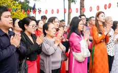 Người dân Hà Nội đi lễ chùa đầu năm, gửi gắm ước nguyện an lành