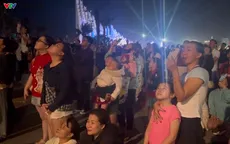 Hàng ngàn người dân và du khách đổ về biển Vũng Tàu đón năm mới