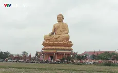 Hàng vạn du khách vãn cảnh ngôi chùa có tượng Phật lớn bậc nhất Bắc Trung Bộ ngày đầu năm mới