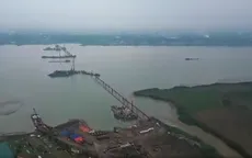 Xuyên Tết trên những cây cầu vượt sông Hồng