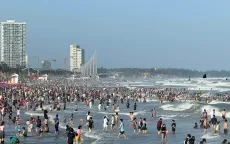 Du khách nườm nượp kéo về biển Vũng Tàu, khách sạn, nhà nghỉ quá tải