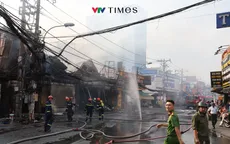 TP Hồ Chí Minh: Cháy 4 căn nhà liền kề trên đường Đỗ Xuân Hợp