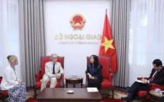 Thứ trưởng Bộ Ngoại giao Lê Thị Thu Hằng tiếp Công tước xứ Richmond và Phu nhân