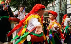 Độc đáo điệu múa “con đĩ đánh bồng” trong lễ hội làng Triều Khúc