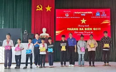 "Tết chuyền tay" 2026: Trao vị Tết đến trẻ em vùng biên