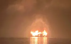 Cháy tàu du lịch trên vịnh Hạ Long, 41 người được cứu an toàn