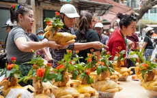 ‘Chợ nhà giàu’ ở Hà Nội nhộn nhịp trước Rằm tháng Giêng