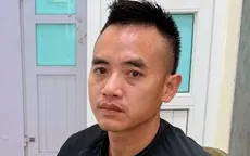 Tạm giữ hình sự tài xế xe bán tải chèn ngã xe máy chở 3 người ở Hà Nội