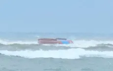 Lật tàu cá ở cửa biển Nhật Lệ