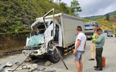 Giải cứu tài xế mắc kẹt trong ca bin sau vụ tai nạn giao thông trên đèo Lò Xo
