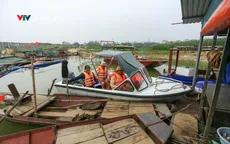 Hà Nội: Cảnh sát đường thủy đưa thông tin bầu cử đến với bà con sông nước