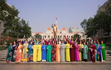 Gần 60.000 người đồng diễn áo dài chào mừng ngày Quốc tế phụ nữ 