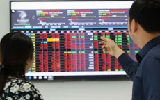 VN-Index giảm hơn 110 điểm