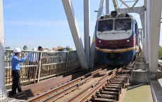 Kiểm soát chặt phương tiện qua khu vực cầu Ghềnh trong thời gian khắc phục sự cố