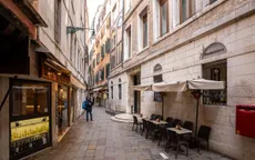 Cung điện thế kỷ XV ở Venice thành không gian triển lãm cho các tác phẩm mỹ thuật Việt Nam