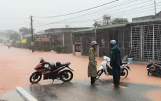 Mưa lớn trái mùa khiến Quốc lộ 55 ở Lâm Đồng ngập sâu