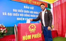 Tiền đạo nhập tịch Nguyễn Xuân Son hạnh phúc khi lần đầu tiên đi bầu cử