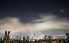 Mảnh vỡ từ tên lửa Iran trúng tòa nhà Lãnh sự Mỹ tại Israel