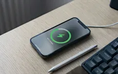 Sạc điện thoại qua đêm có hại pin hay không?