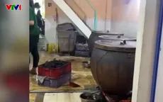 Lò quay lợn bằng củi than gây ô nhiễm trong khu dân cư ở TP Hồ Chí Minh