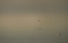 Tàu chở hàng phát nổ do vật thể lạ ngoài khơi UAE