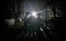 Iran tấn công gần cơ sở hạt nhân của Israel, lần đầu tiên phóng tên lửa tầm xa 