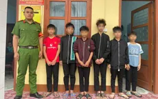 Xác định nhóm thiếu niên ném đá làm vỡ kính ô tô trên cao tốc