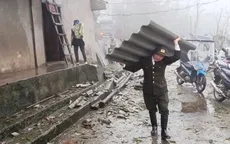 Công an cơ sở khẩn trương giúp dân khắc phục hậu quả mưa đá, giông lốc