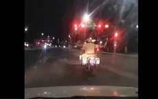 CSGT mở đường, đưa người phụ nữ nghi bị tai biến đi cấp cứu kịp thời