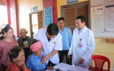 Quân khu 5 chăm sóc sức khỏe, sẻ chia cùng nhân dân Campuchia dịp Tết Chol Chnam Thmey