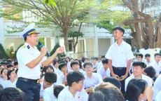 "Tiếp lửa" tình yêu biển đảo, tư vấn tuyển sinh cho hơn 1.000 học sinh Khánh Hòa