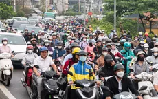 Ùn tắc giao thông sau khi Hà Nội cấm xe qua cầu Long Biên