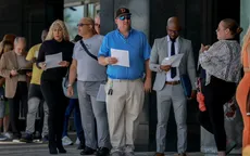 Không mất việc, nhưng cũng không có việc: Nghịch lý thị trường lao động Mỹ