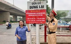 Hà Nội: Gắn biển tuyên truyền mức xử phạt vi phạm tại các đường ngang