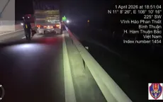 Dừng xe trên cao tốc do nổ lốp nhưng không đặt cảnh báo, tài xế bị phạt 13 triệu đồng