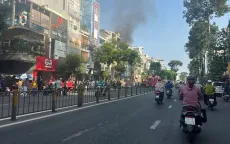 Cháy nhà 4 tầng ở TP Hồ Chí Minh, nhiều người hốt hoảng tháo chạy