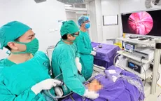 Bé gái 9 tuổi được phẫu thuật nội soi bóc u buồng trứng