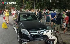 Hà Nội: Va chạm với ô tô Mercedes trong khu đô thị, 2 người đi xe máy bị thương